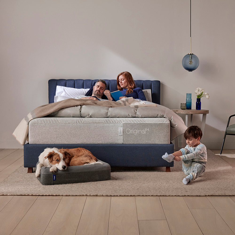 Family Sleeping And Relaxing On Casper Original Hybrid Mattress On Bed In Bedroom