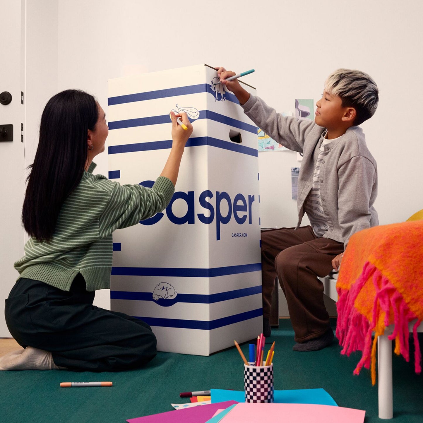 Snug Kids Mattress - mom decorating box with child